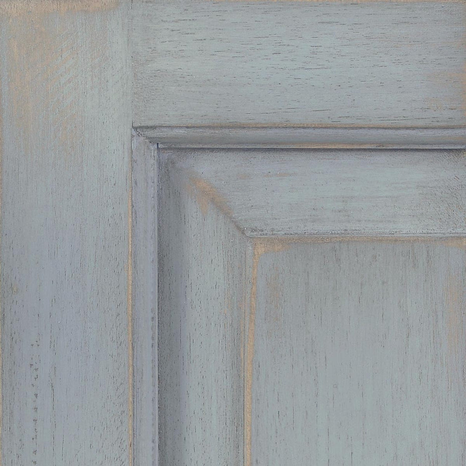 Grey Charleston (*comes as shown, rubbed distress) Finish Swatch