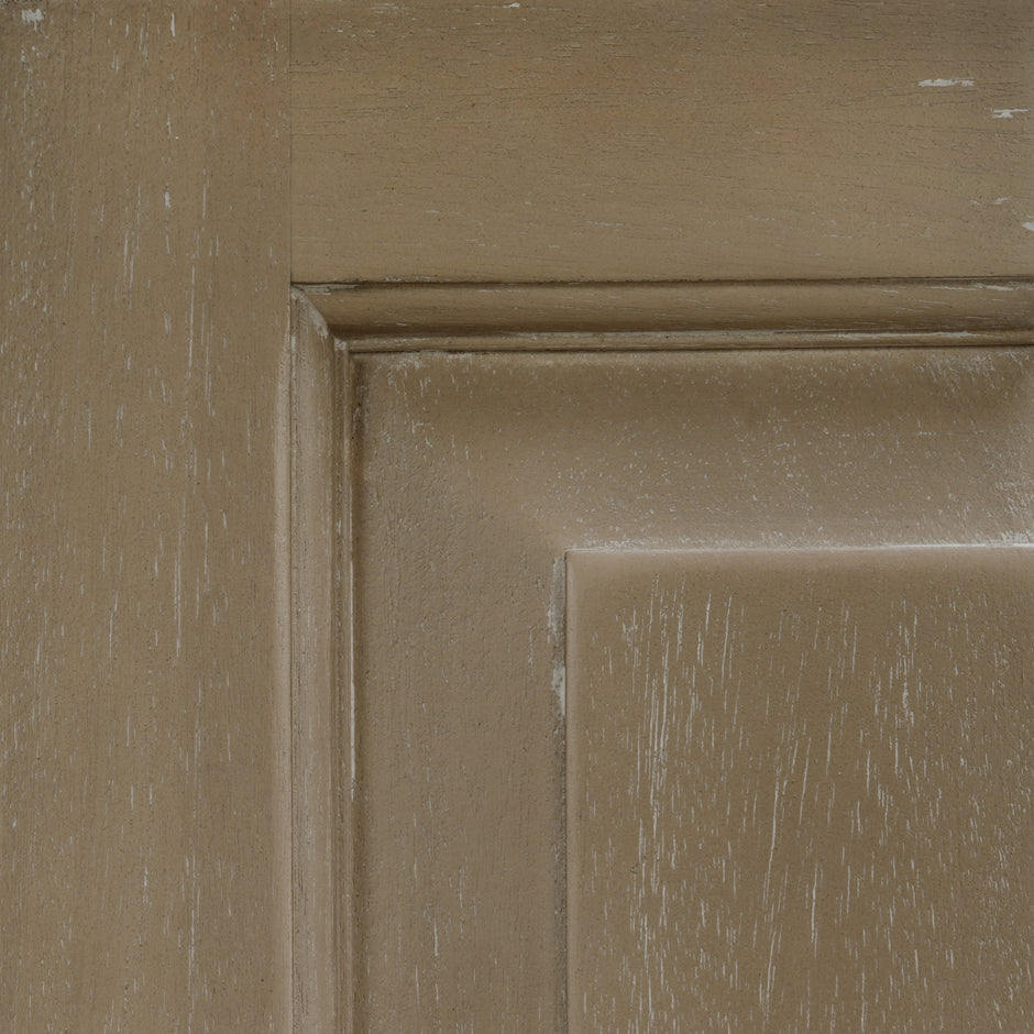 Sandbar (*This finish requires bleaching, which often leads to variations in wood color.) Finish Swatch