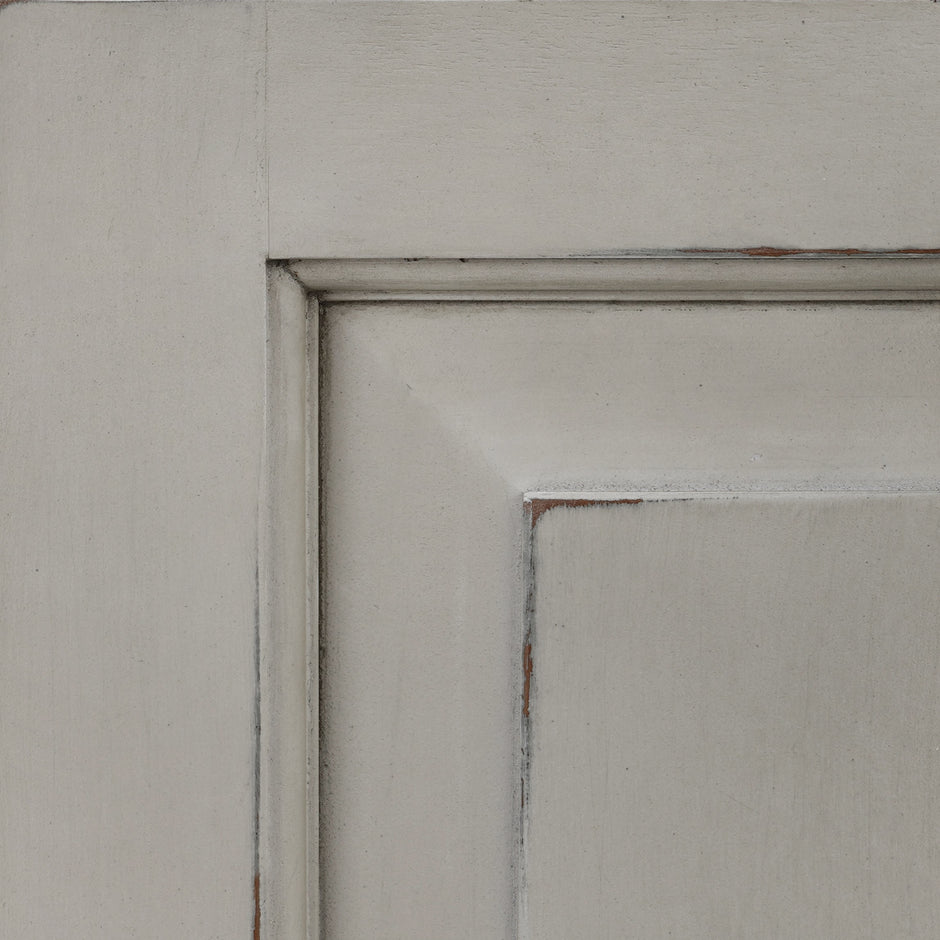 White Charleston (*comes as shown, rubbed distress) Finish Swatch
